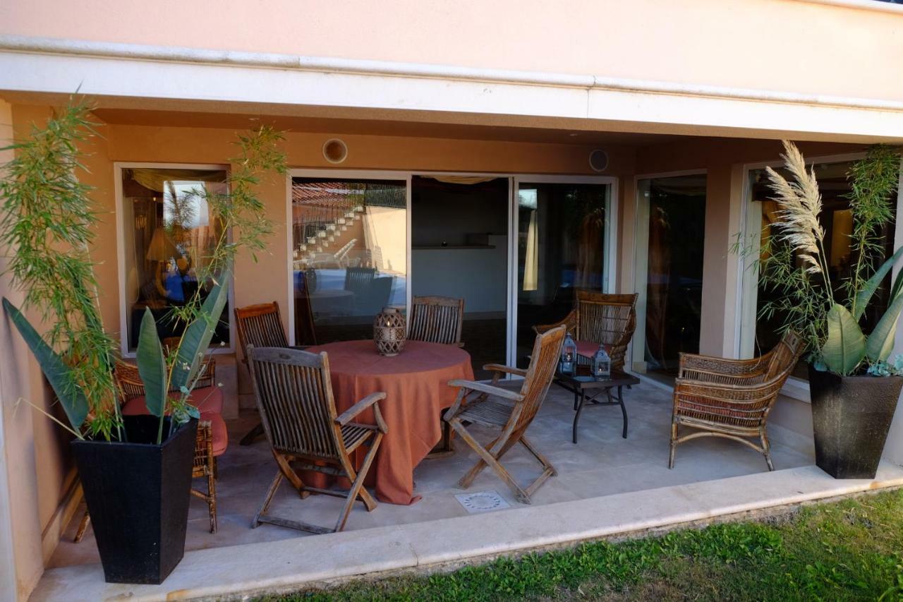 Apartamento Com Piscina Cruz Quebrada Exterior photo